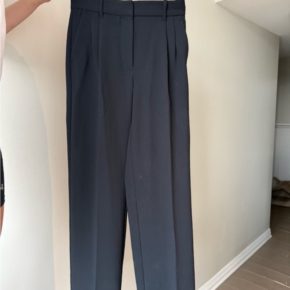 Aritzia Effortless Pants in Crepette Black Size 4 High Rise - Picture 7 of 15
